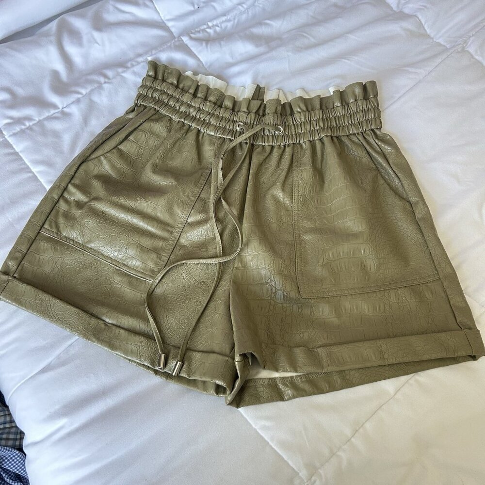 Zenana Faux Vegan Leather Snake Skin Shorts Green Womens Size Large L